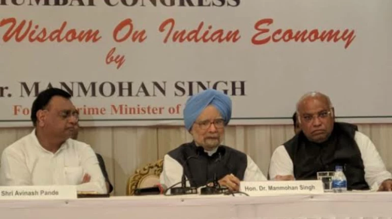 Utilise money from PM Relief fund to help PMC customers in emergency: Dr. Manmohan Singh to Modi government