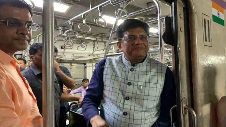 Mumbai Local Train: Ministry of Railways extends number of trains running on WR, CR Mumbai Local Train: Ministry of Railways extends number of trains running on WR, CR