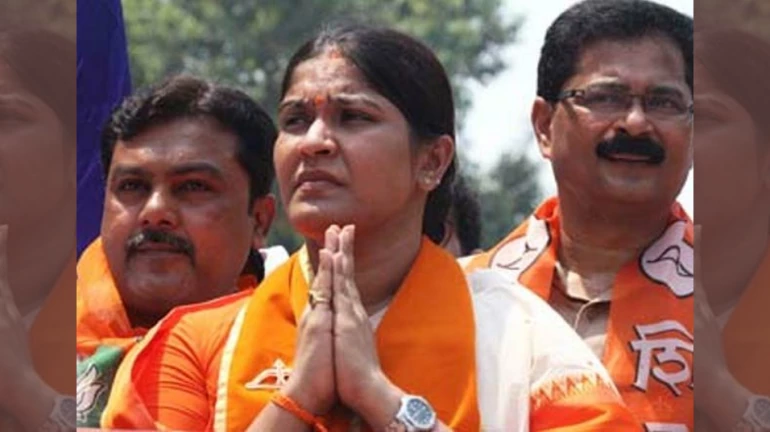 अखेर तृप्ती सावंत यांची शिवसेनेतून हकालपट्टी अखेर तृप्ती सावंत यांची शिवसेनेतून हकालपट्टी