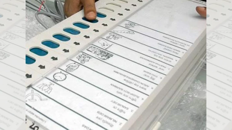 EVM में किस उम्मीदवार का नाम किस नंबर पर? ऐसे होता है फैसला! EVM में किस उम्मीदवार का नाम किस नंबर पर? ऐसे होता है फैसला!