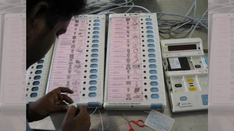 राज्यात अनेक ठिकाणी ईव्हीएम बिघडल्या, मतदानाचा खोळंबा राज्यात अनेक ठिकाणी ईव्हीएम बिघडल्या, मतदानाचा खोळंबा