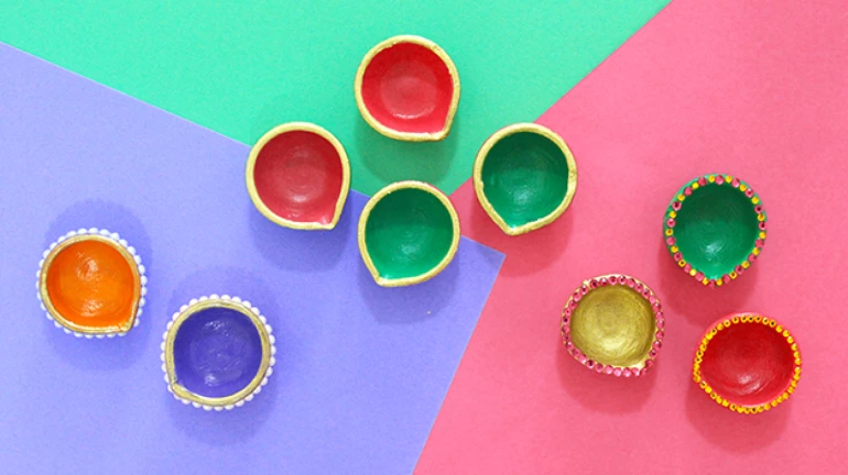 दिवाळीत घरच्या घरी बनवा अशा पणत्या दिवाळीत घरच्या घरी बनवा अशा पणत्या