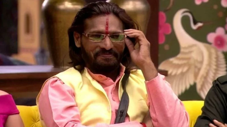 'या' कारणास्तव बिग बॉस हिंदीमधून अभिजीत बिचुकले बाहेर 'या' कारणास्तव बिग बॉस हिंदीमधून अभिजीत बिचुकले बाहेर