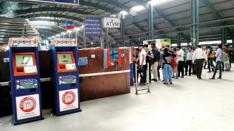 एका क्लिकवर उपलब्ध होणार लोकलचं तिकीट एका क्लिकवर उपलब्ध होणार लोकलचं तिकीट