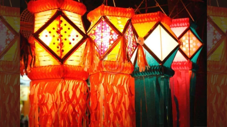 ऐन दिवाळीत पाऊस, आकाश कंदिल कसे लावायचे? ऐन दिवाळीत पाऊस, आकाश कंदिल कसे लावायचे?