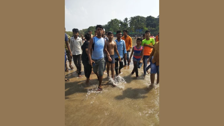 समुद्र में नहाते हुए तीन लड़के डूबे, 1 की मौत, 2 बचे समुद्र में नहाते हुए तीन लड़के डूबे, 1 की मौत, 2 बचे
