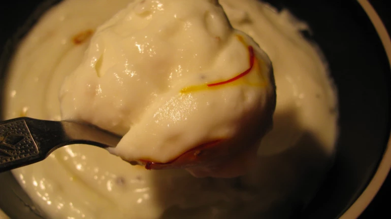 भाऊबीजनिमित्त मुंबईत ९० हजार किलोहून अधिक श्रीखंडाची विक्री भाऊबीजनिमित्त मुंबईत ९० हजार किलोहून अधिक श्रीखंडाची विक्री