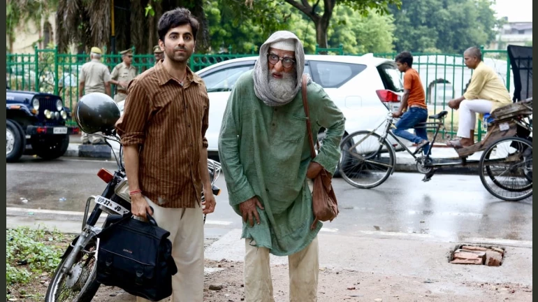 आयुष्मान-अमिताभ बच्चन यांची तू तू मैं मैं, 'गुलाबो सिताबो'चा ट्रेलर रिलीज आयुष्मान-अमिताभ बच्चन यांची तू तू मैं मैं, 'गुलाबो सिताबो'चा ट्रेलर रिलीज