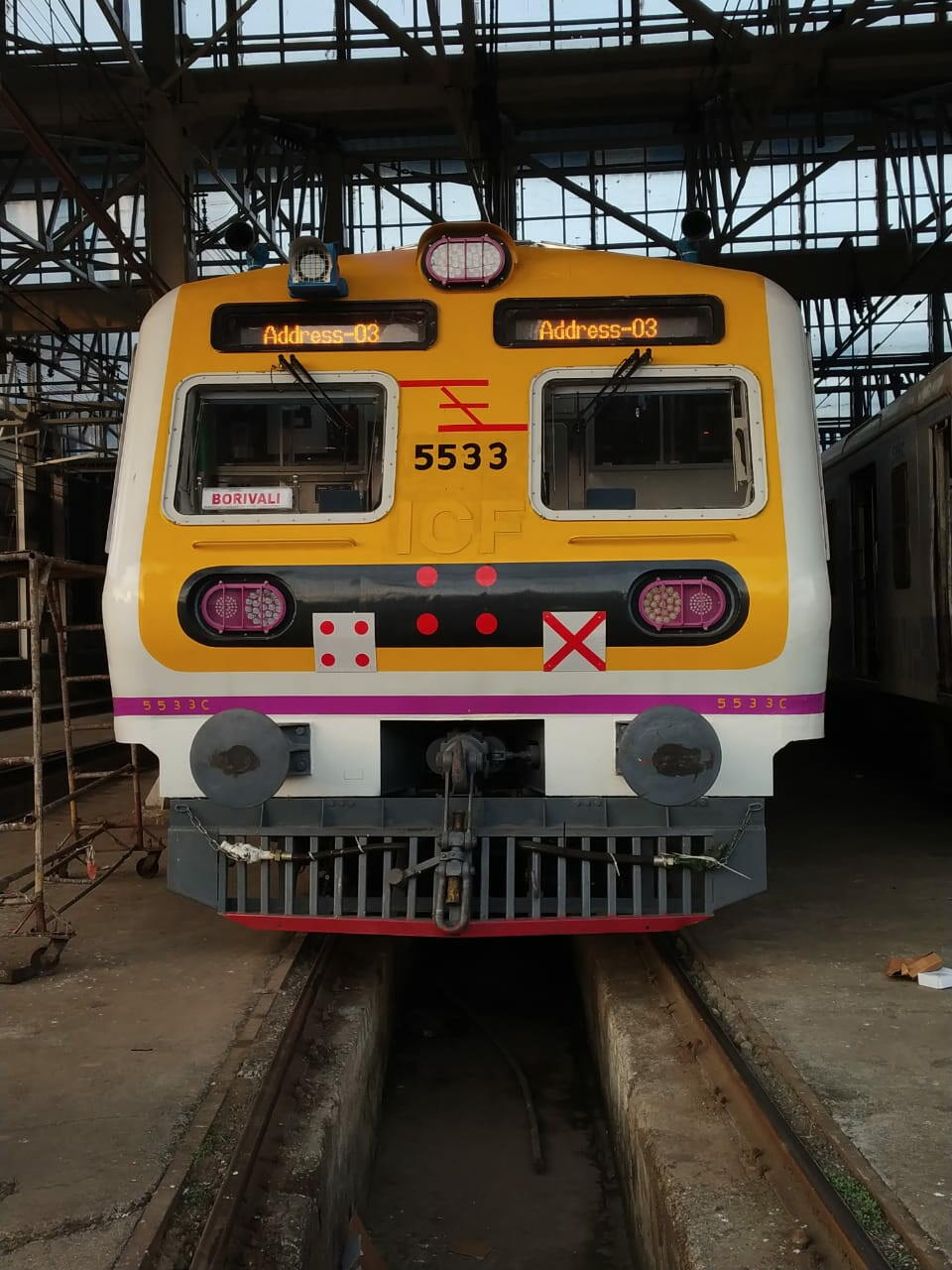 पश्चिम रेल्वेवर धावणार महिलांसाठी विशेष सीसीटीव्हीयुक्त लोकल