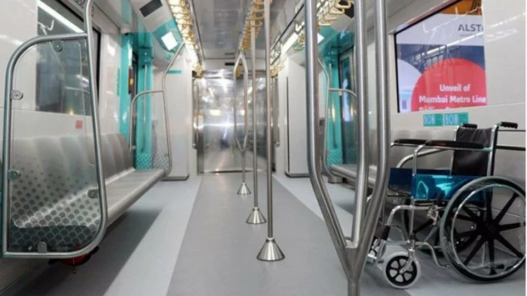 मेट्रो 1 में खड़े होनेवाले यात्रियों के लिए बढ़ी जगह मेट्रो 1 में खड़े होनेवाले यात्रियों के लिए बढ़ी जगह