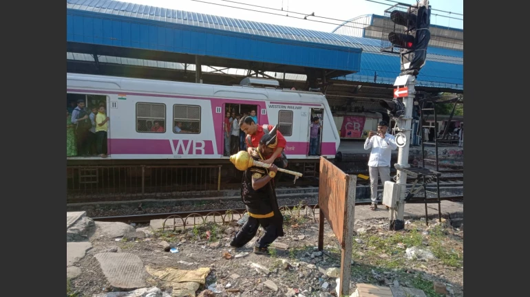Western Railways to test run an automatic door-closing system in three coaches Western Railways to test run an automatic door-closing system in three coaches