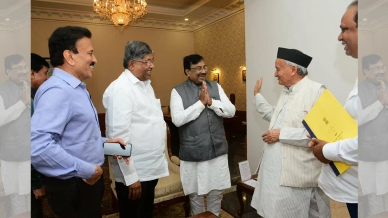 BJP delegation meets Maharashtra Governor; silent on government formation BJP delegation meets Maharashtra Governor; silent on government formation