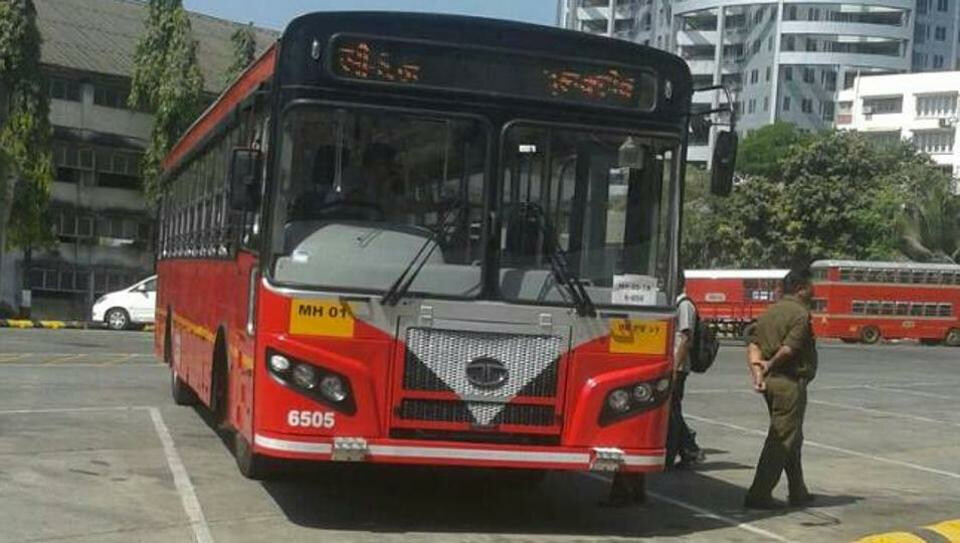 बेस्ट बसमधील मोबाईल चार्जर खराब, प्रवाशांची गैरसोय
