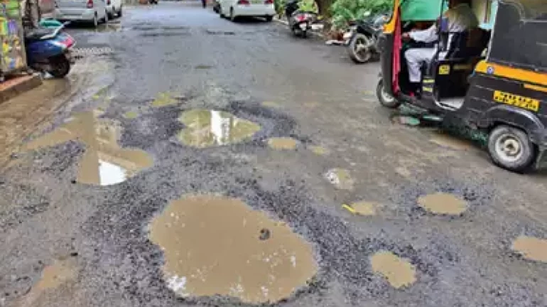 योजना संपताच खड्ड्यांकडं पालिकेचं दुर्लक्ष योजना संपताच खड्ड्यांकडं पालिकेचं दुर्लक्ष