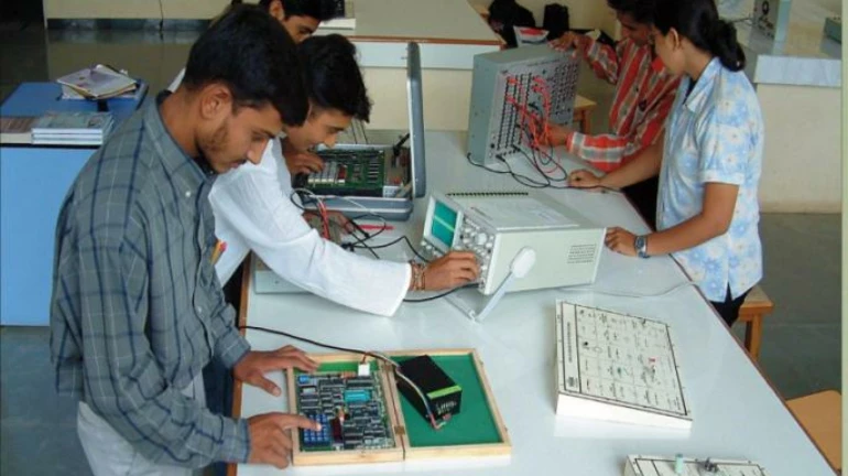 मुंबईत आयटीआयच्या 'इतक्या' जागा रिक्त मुंबईत आयटीआयच्या 'इतक्या' जागा रिक्त