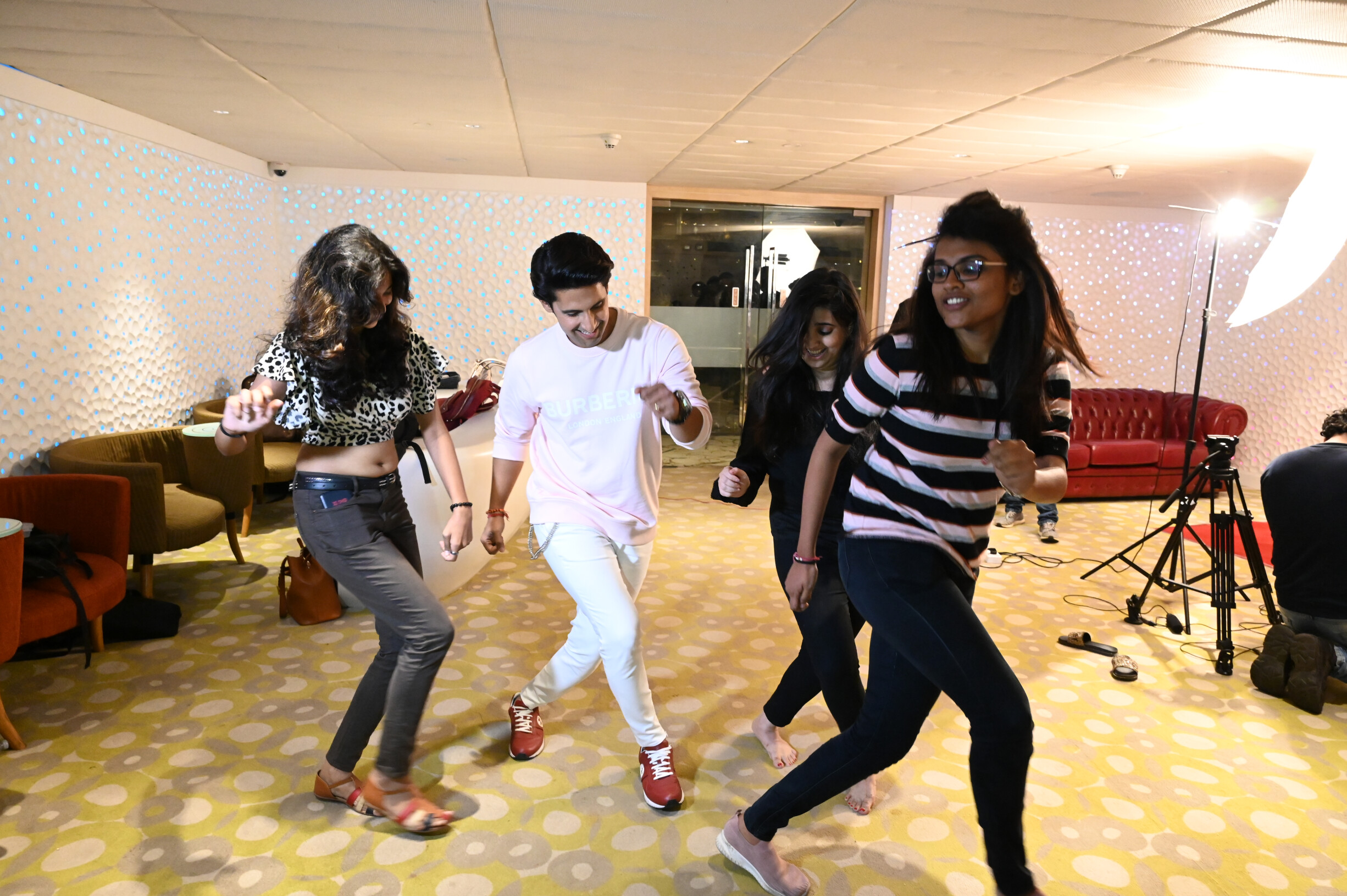 ओटीटी के इतिहास में यह हुआ पहली बार, फैंस की डिमांड पर ZEE5 ने एक म्यूजिक वीडियो किया रिलीज