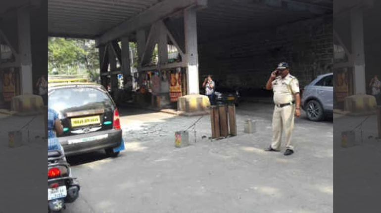 दादरच्या 'या' १०० वर्ष जुन्या ब्रिजचं कोसळलं प्लास्टर दादरच्या 'या' १०० वर्ष जुन्या ब्रिजचं कोसळलं प्लास्टर