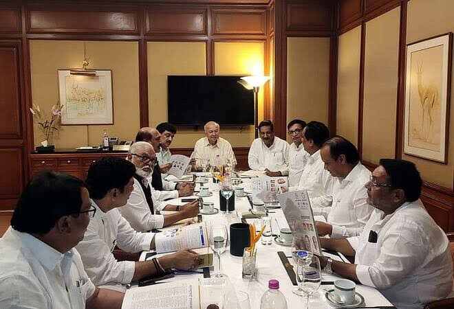 सस्पेन्स वाढला, राष्ट्रवादी-काँग्रेसची बैठक रद्द