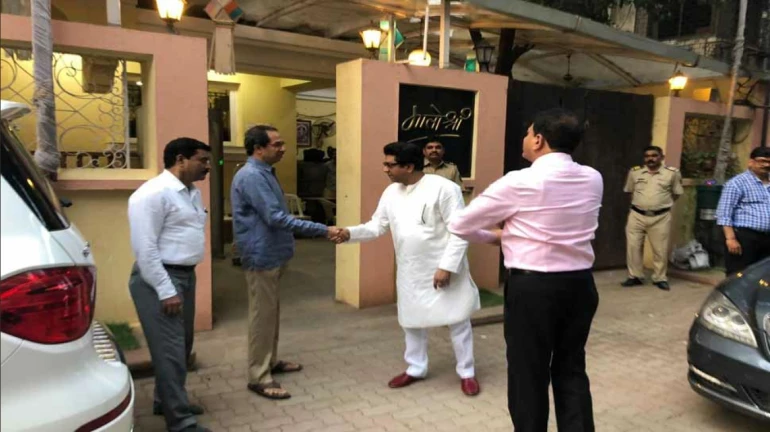 आधी राज ठाकरेंना भेटायलाही मातोश्रीवरुन कुणी जायचं नाही, पण आता... आधी राज ठाकरेंना भेटायलाही मातोश्रीवरुन कुणी जायचं नाही, पण आता...