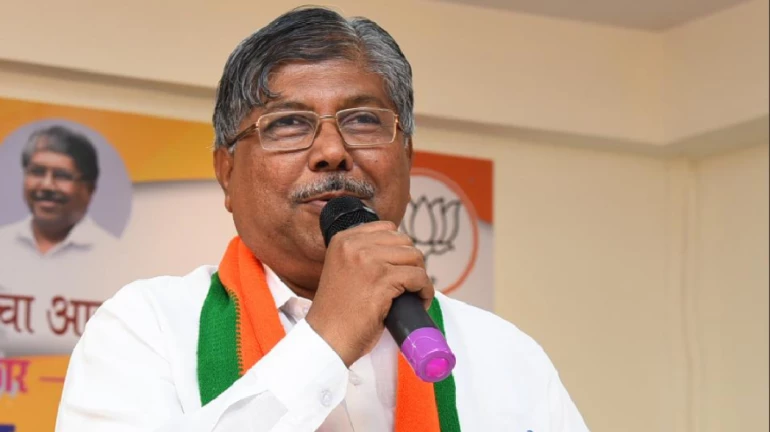 दीड वर्षांनंतर मुख्यमंत्री घराबाहेर, तेव्हा कुणालाही उगाच सल्ले देऊ नका- चंद्रकांत पाटील दीड वर्षांनंतर मुख्यमंत्री घराबाहेर, तेव्हा कुणालाही उगाच सल्ले देऊ नका- चंद्रकांत पाटील