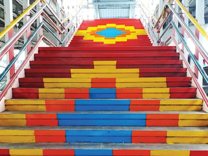 'या' स्थानकाच्या पायऱ्यांना नवं रूप