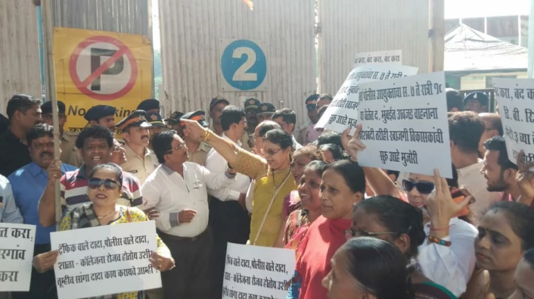 Mumbai Metro: Shiv Sainiks Along With Residents Protest Against MMRDA And Private Builders