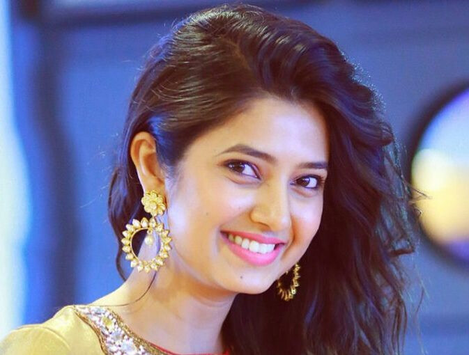 अभिनेत्री प्राजक्ता माळीविरोधात अटक वॉरंट