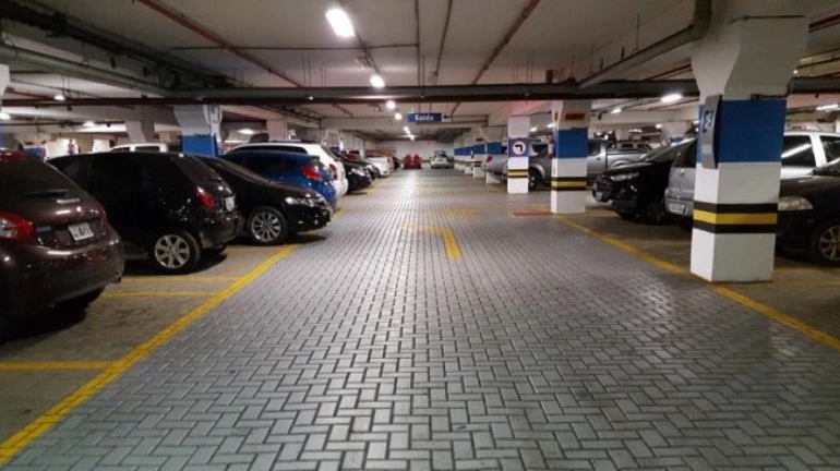 पार्किंगचा प्रश्न सोडविण्यासाठी मॉलकडे वाहनतळाची मागणी