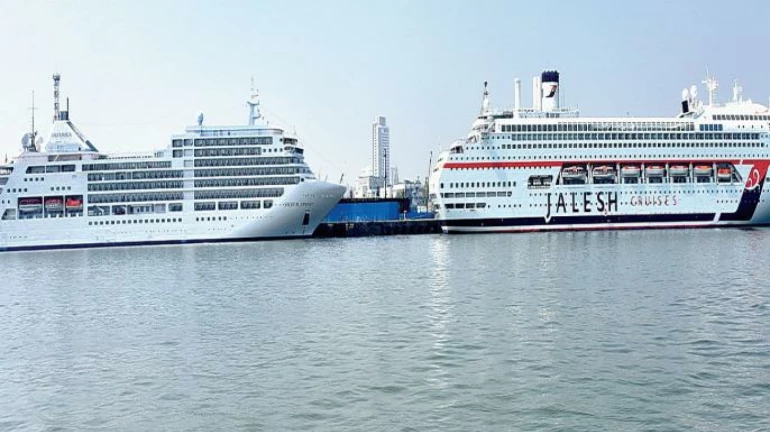 मुंबई बंदरात ४ आलिशान क्रूझचं आगमन मुंबई बंदरात ४ आलिशान क्रूझचं आगमन