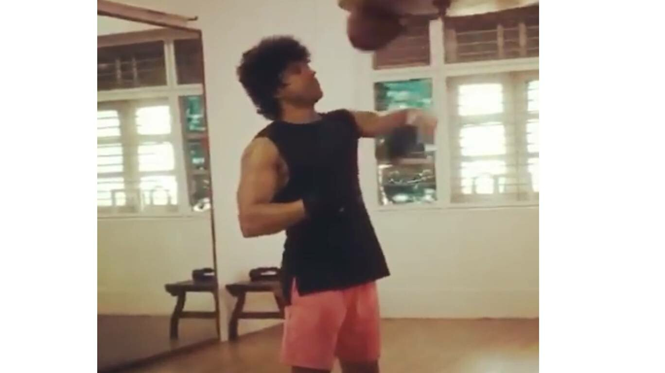 फरहान अख्तर की 'तूफान' के लिए तूफानी तैयारी, देखिए वीडियो