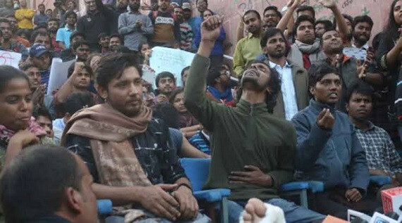 JNU छात्रों के समर्थन में उतरी शिवसेना