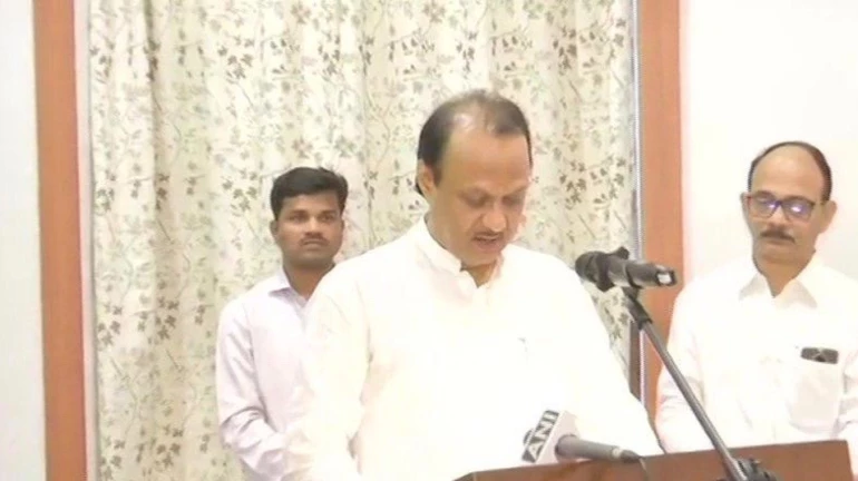 अजित पवार महाराष्ट्राचे उपमुख्यमंत्री, 9 मंत्र्यांसह घेतली शपथ अजित पवार महाराष्ट्राचे उपमुख्यमंत्री, 9 मंत्र्यांसह घेतली शपथ