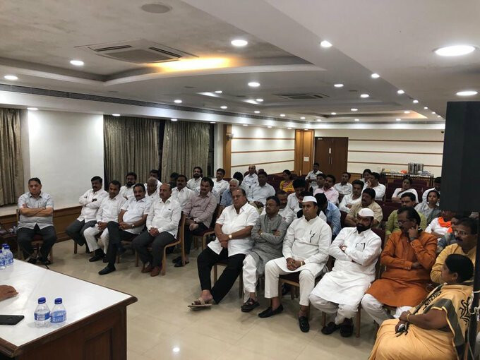 अजित पवार को विधायक दल के नेता से एनसीपी ने हटाया