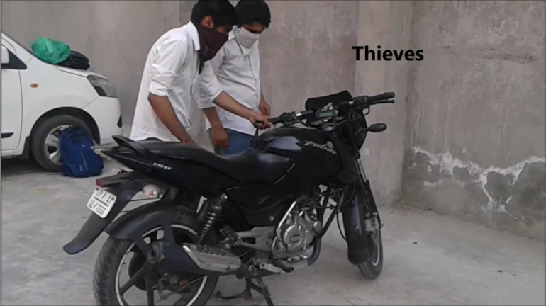 मौजमजेसाठी ते चोरायचे दुचाकी मौजमजेसाठी ते चोरायचे दुचाकी
