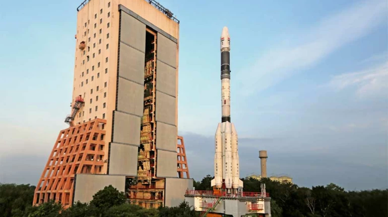 २७ मिनिटांत इस्त्रो लाँच करणार १४ उपग्रह २७ मिनिटांत इस्त्रो लाँच करणार १४ उपग्रह