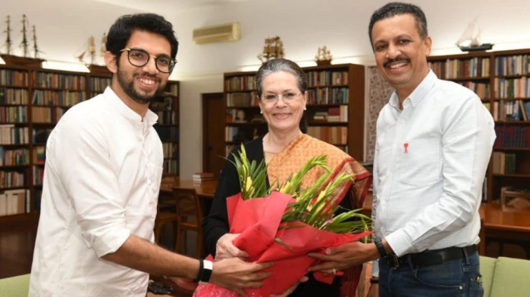 आदित्य ठाकरेंनी 'या' कारणास्तव घेतली सोनिया गांधींची भेट आदित्य ठाकरेंनी 'या' कारणास्तव घेतली सोनिया गांधींची भेट