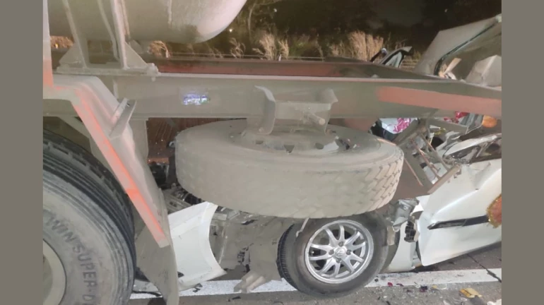 Two Youth Crushed To Death At Western Express Highway, Investigations Underway Two Youth Crushed To Death At Western Express Highway, Investigations Underway