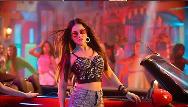 सनी लियोनी ने 'हेल्लो जी' पर लगाए ठुमके, झूमे लोग