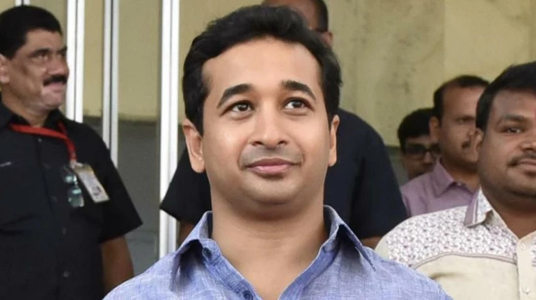 केईएम रुग्णालयातही मृतदेहांच्या शेजारी रुग्णांवर उपचार केईएम रुग्णालयातही मृतदेहांच्या शेजारी रुग्णांवर उपचार