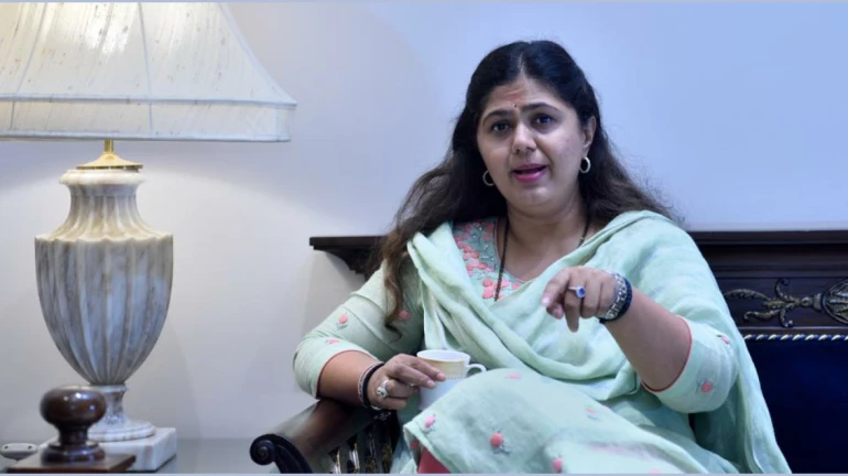 आता धनंजय मुंडे यांनी राजीनामा द्यावा, पंकजा मुंडे यांची मागणी आता धनंजय मुंडे यांनी राजीनामा द्यावा, पंकजा मुंडे यांची मागणी