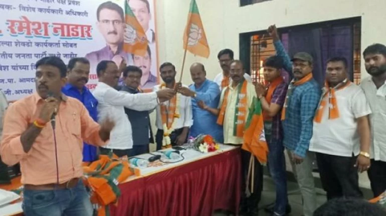 तब्बल 'इतक्या' शिवसैनिकांचा भाजपात प्रवेश तब्बल 'इतक्या' शिवसैनिकांचा भाजपात प्रवेश