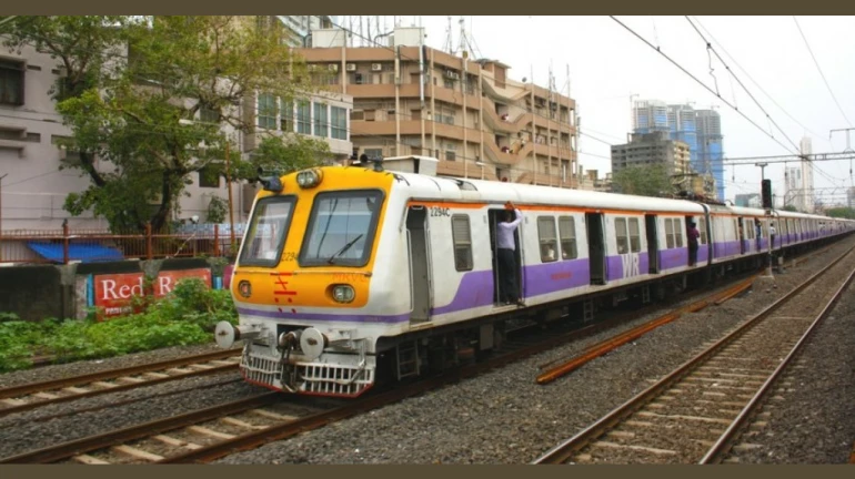 झगड़े के दौरान चलती ट्रेन से दिया धक्का, यात्री घायल झगड़े के दौरान चलती ट्रेन से दिया धक्का, यात्री घायल