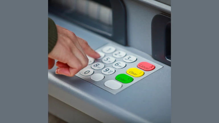 बँकांच्या ATM कार्ड वापरण्याच्या नियमात बदल बँकांच्या ATM कार्ड वापरण्याच्या नियमात बदल
