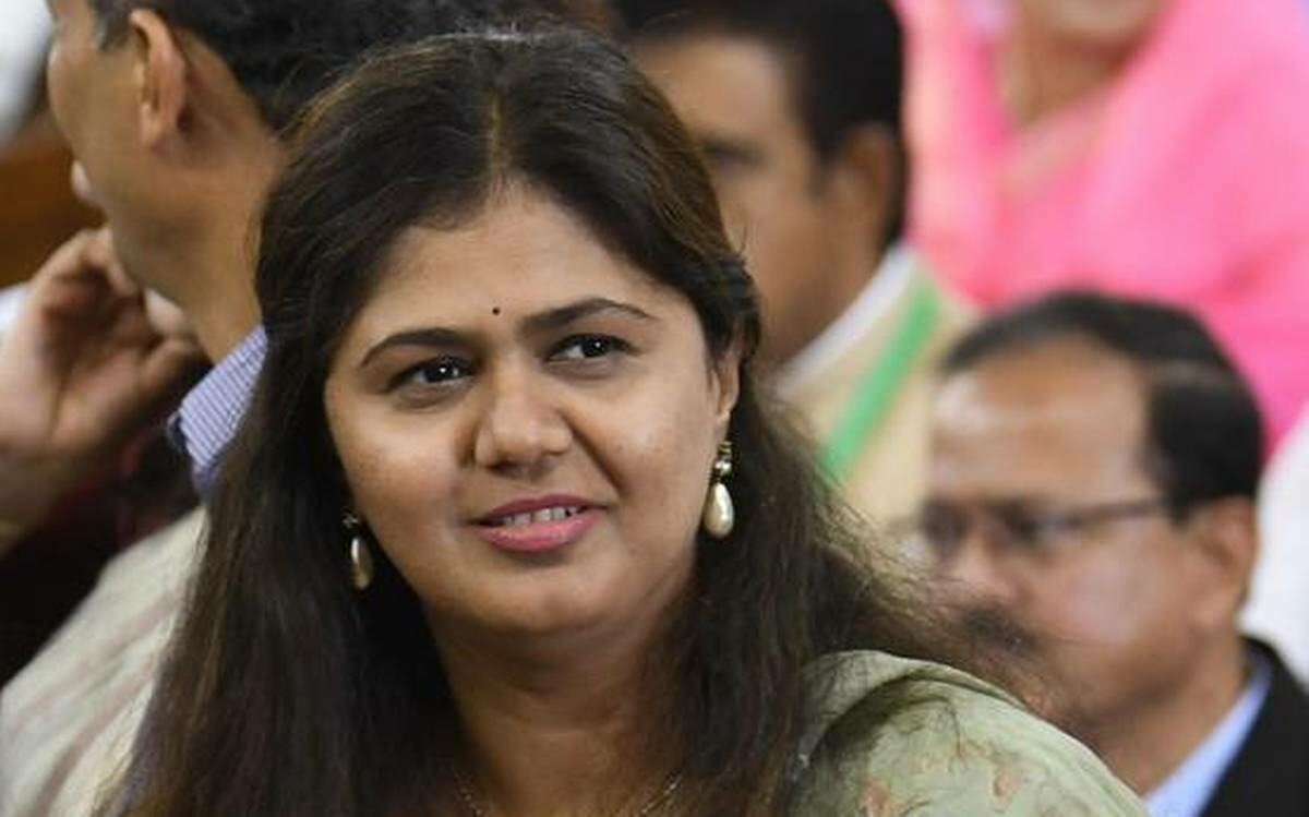 पंकजा मुंडे बैठक में गैर हाजिर तो एकनाथ खडसे कर रहे विपक्ष के बड़े नेताओं से मुलाकात, क्या करेगी बीजेपी?