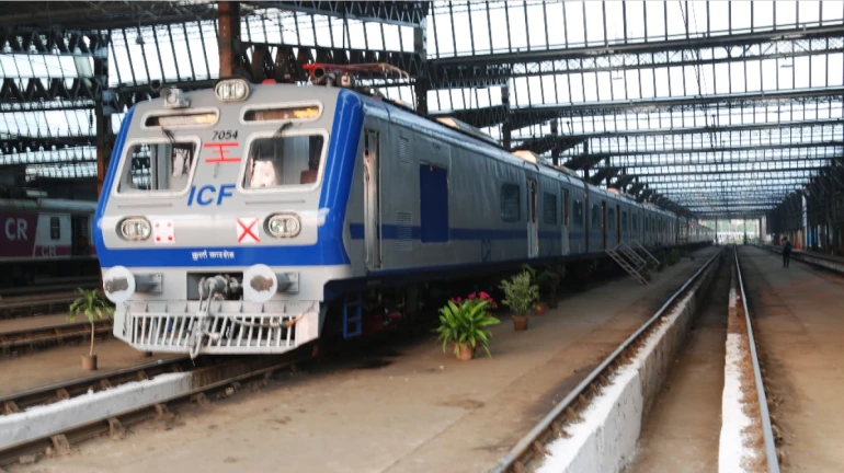 मध्य रेल्वेच्या 'या' मार्गावर धावणार एसी लोकल मध्य रेल्वेच्या 'या' मार्गावर धावणार एसी लोकल