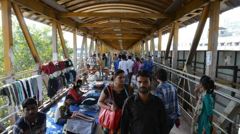 Railway Police take action against 835 hawkers Railway Police take action against 835 hawkers