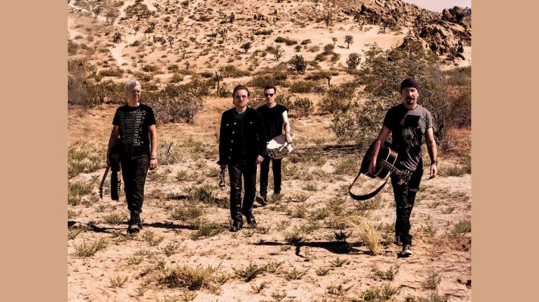 नवी मुंबईतील काॅन्सर्टसाठी 'त्यांनी' अख्खी लोकल ट्रेनच घेतली भाड्याने नवी मुंबईतील काॅन्सर्टसाठी 'त्यांनी' अख्खी लोकल ट्रेनच घेतली भाड्याने