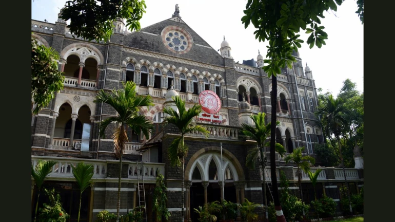 मेट्रो-3 के कार्य से चर्चगेट स्टेशन को लग रहा है झटका, कर्मचारियों में घबराहट मेट्रो-3 के कार्य से चर्चगेट स्टेशन को लग रहा है झटका, कर्मचारियों में घबराहट