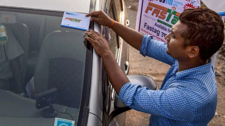 फास्टॅगचे स्टिकर अपुरे, रोखीनं टोल भरण्याच्या मुदतीत १ महिन्याने वाढ फास्टॅगचे स्टिकर अपुरे, रोखीनं टोल भरण्याच्या मुदतीत १ महिन्याने वाढ