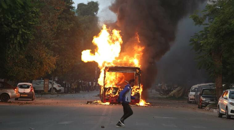 विद्यार्थी असले म्हणून कायदा हाती घेऊ शकत नाही, सरन्यायाधीशांनी सुनावलं